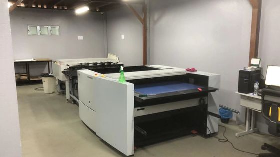 220V मानक वोल्टेज 2020 वर्ष थर्मल प्लेट बनाने की मशीन भौतिक आयाम 2300*1255*1200mm प्लेट दोहराव ± 5 μm